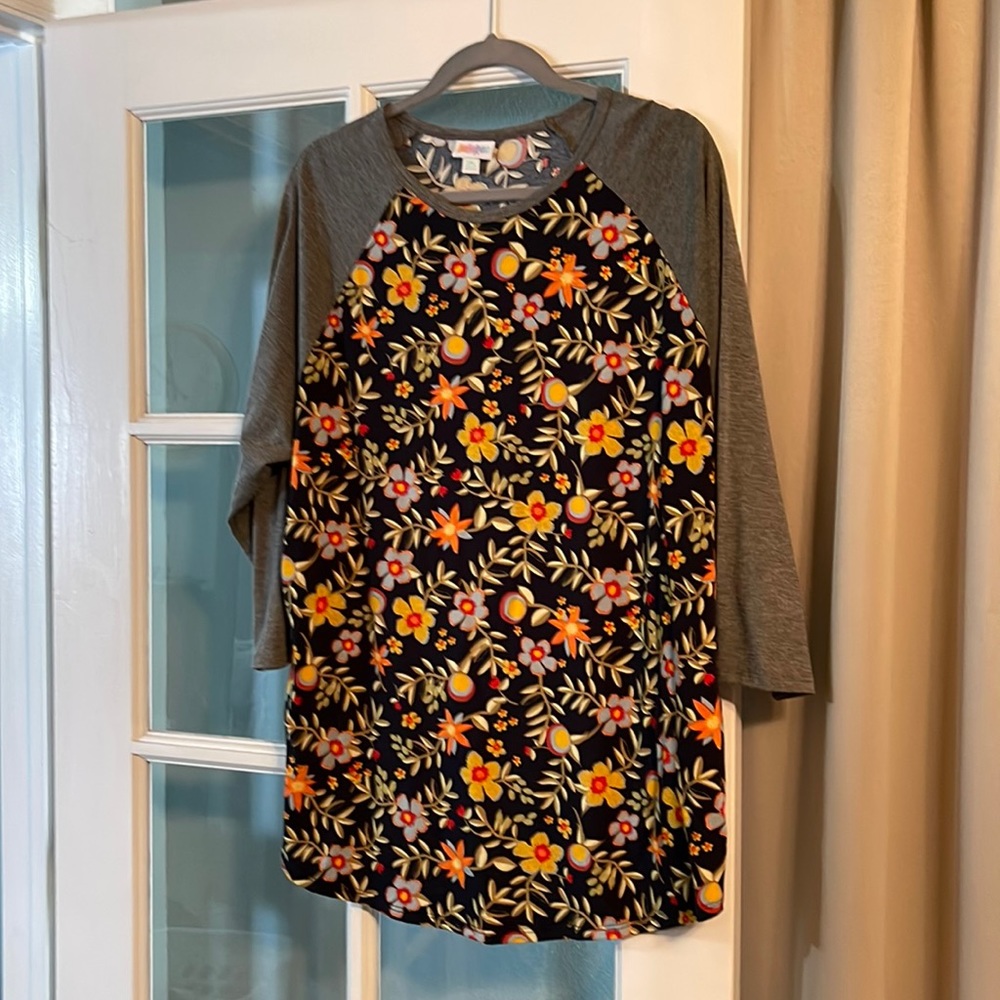 Women’s Lularoe “Randy” top